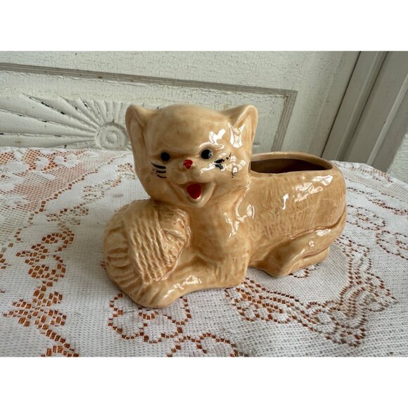 Vintage 50's McCoy Pottery Beige Kitten Cat Planter - Picture 3 of 14